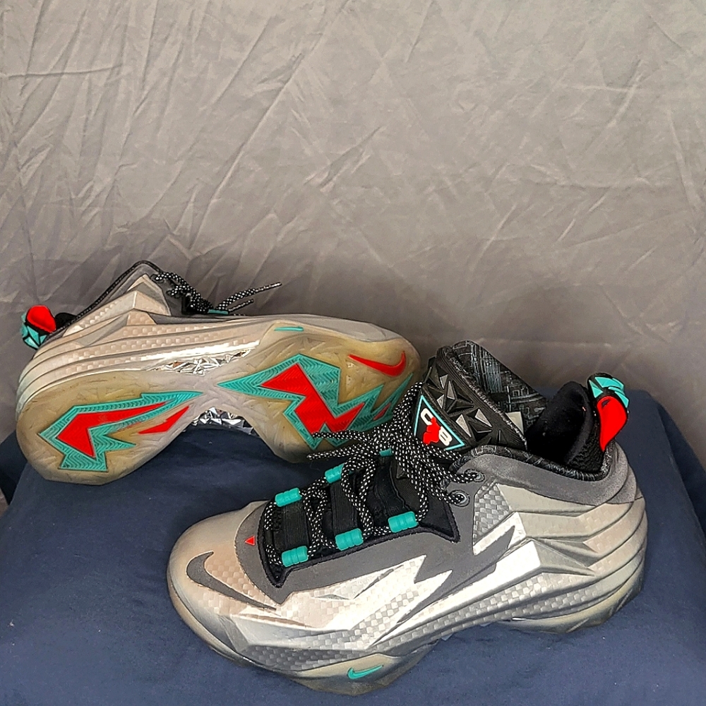 Nike chuck posite Metalic Silver